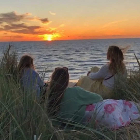 Meet your Posher, Juliana - Picture 1 of 1